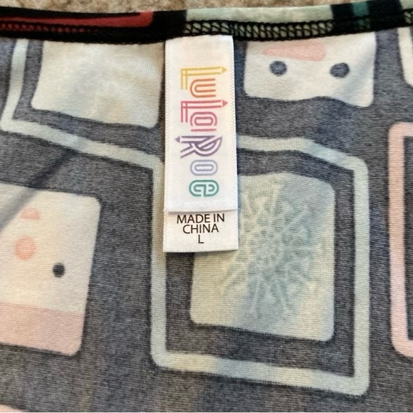 👚🎅🏻☃️LuLaRoe Holiday Classic T - Size Large ⛄️🎅🏻 - Picture 4 of 4